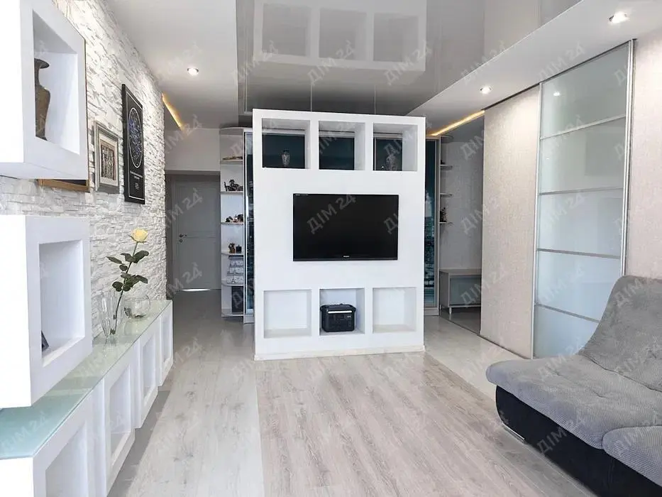 Трикімнатна квартира в центрі, біля Листопаду