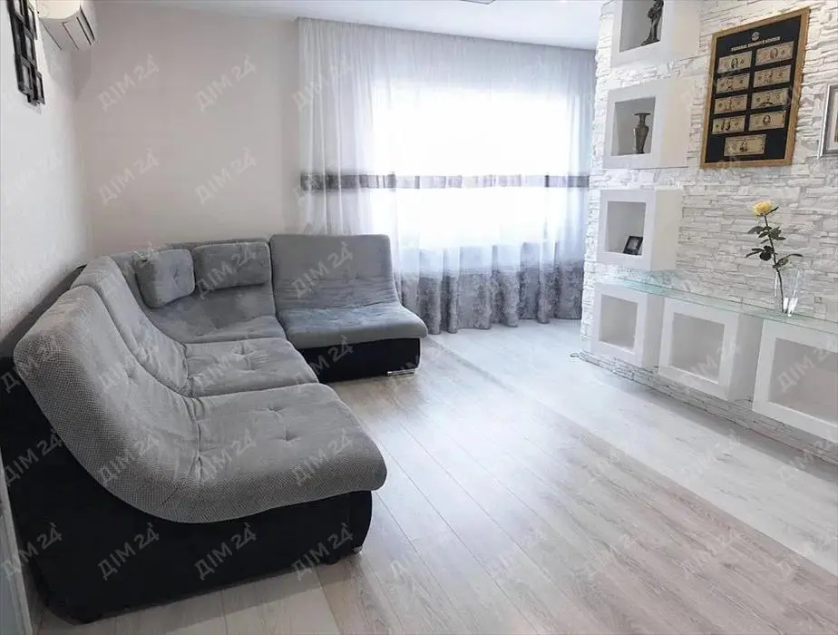 Трикімнатна квартира в центрі, біля Листопаду