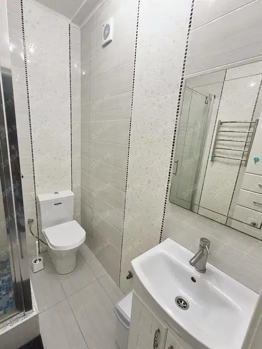 Трикімнатна квартира в центрі, біля Листопаду