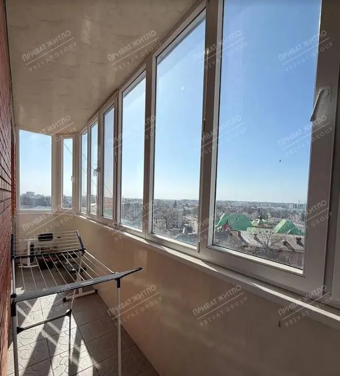 Продається простора трикімнатна квартира в сучасному цегляному будинку