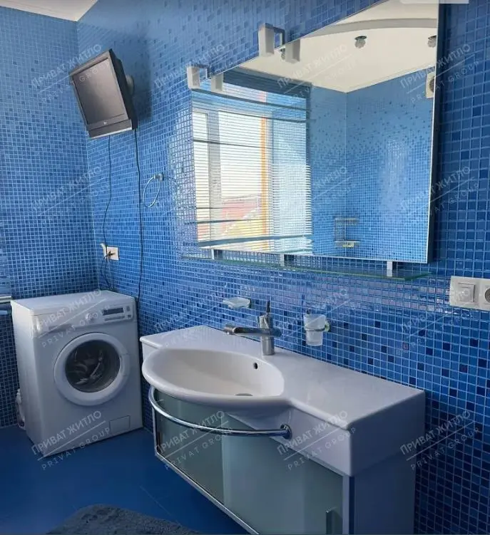 Продається простора трикімнатна квартира в сучасному цегляному будинку