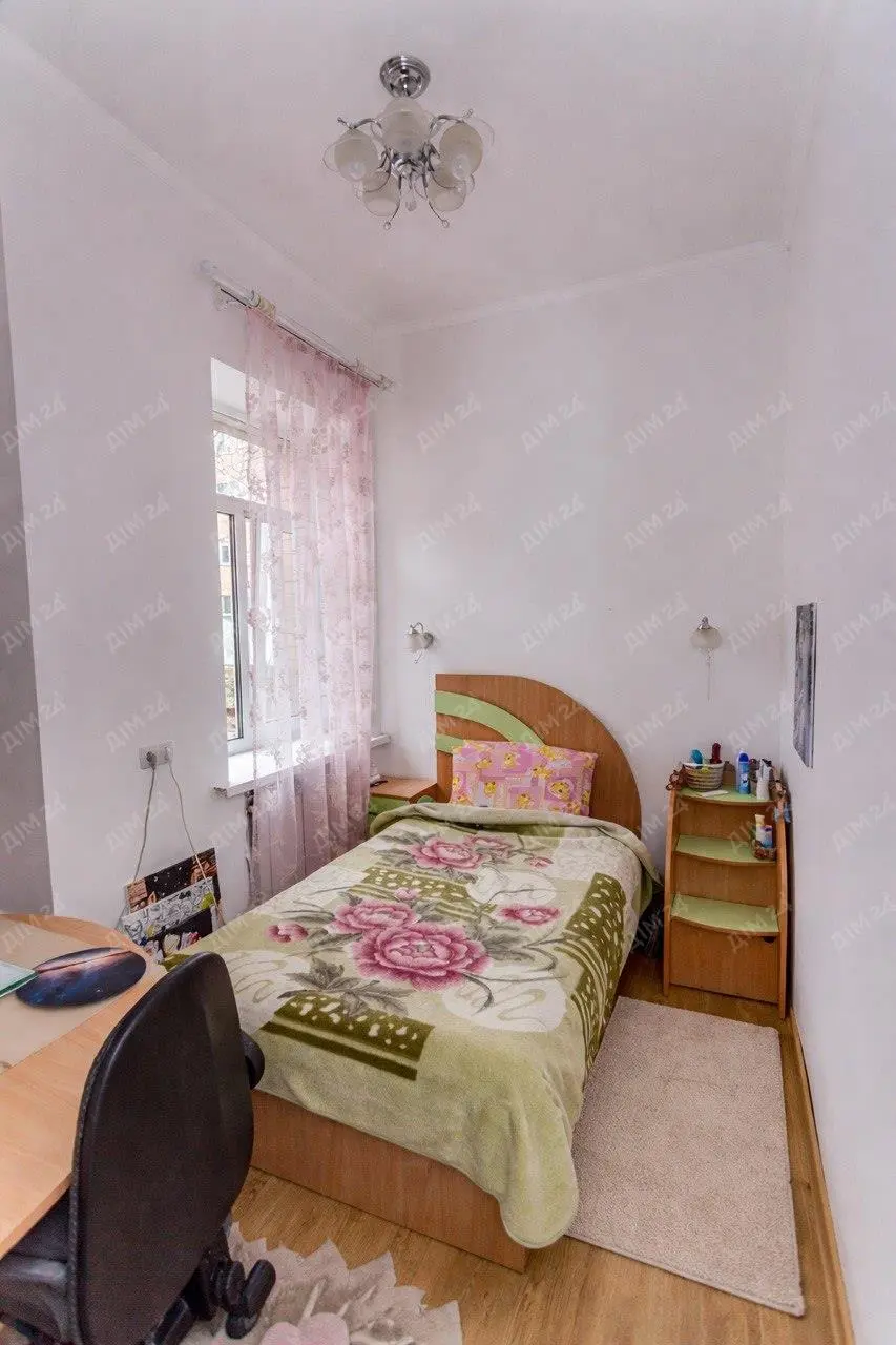 Трикімнатна квартира з характером в Історичному центрі міста
