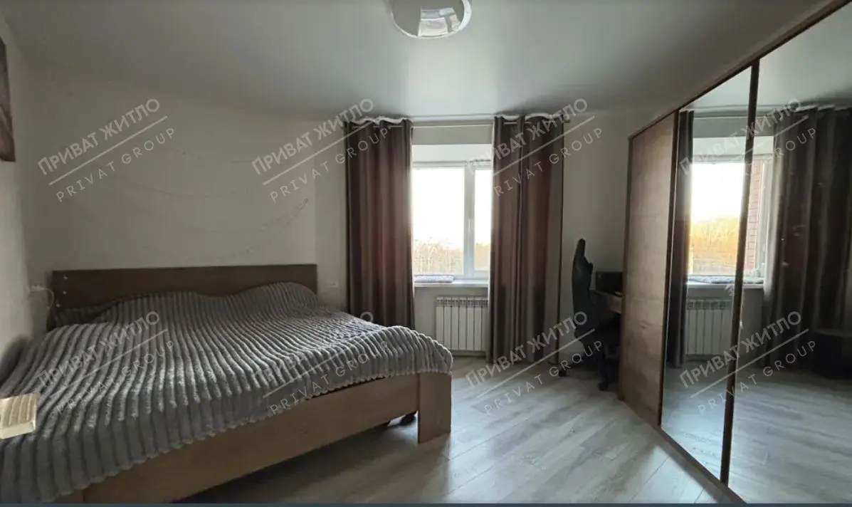 Простора та стильна квартира з сучасним ремонтом.