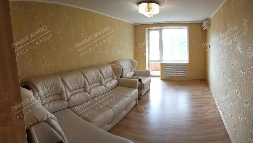 Простора квартира в Стасях.