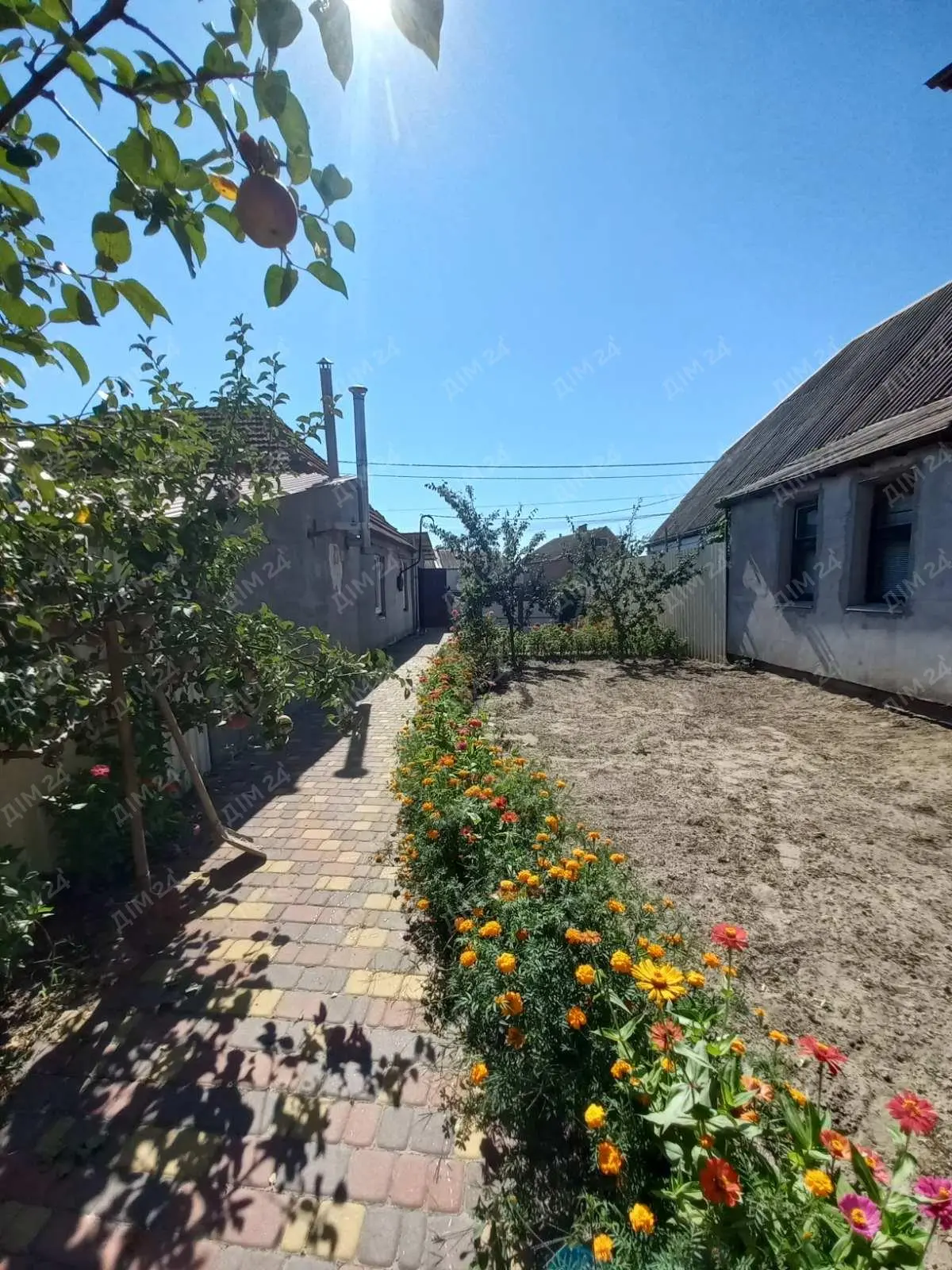 Частина будинку зі своїм двором! 