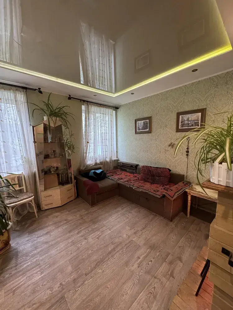 Комфортне житло в центрі: окремий двір + гараж