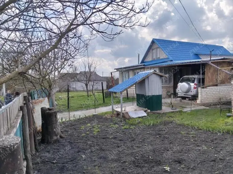 Гарний будинок у передмісті. Є-відновлення -ТАК