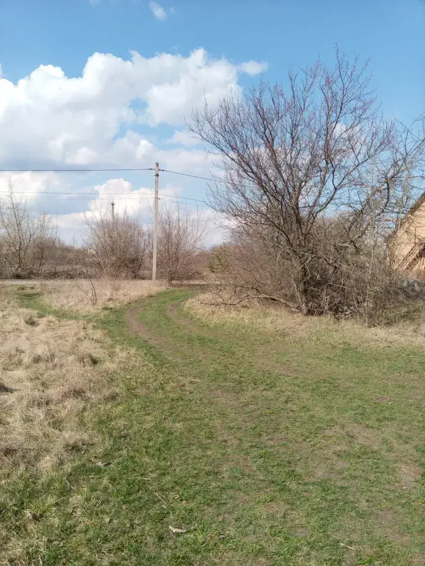 Продам земельну ділянку 18 соток із комунікаціями та будівельними матеріалами в селі Залізничне