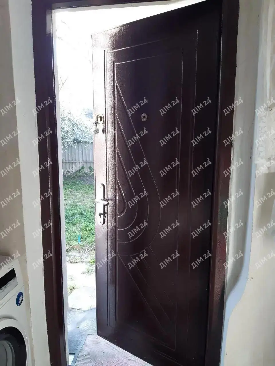 Власне подвір`я на Леваді