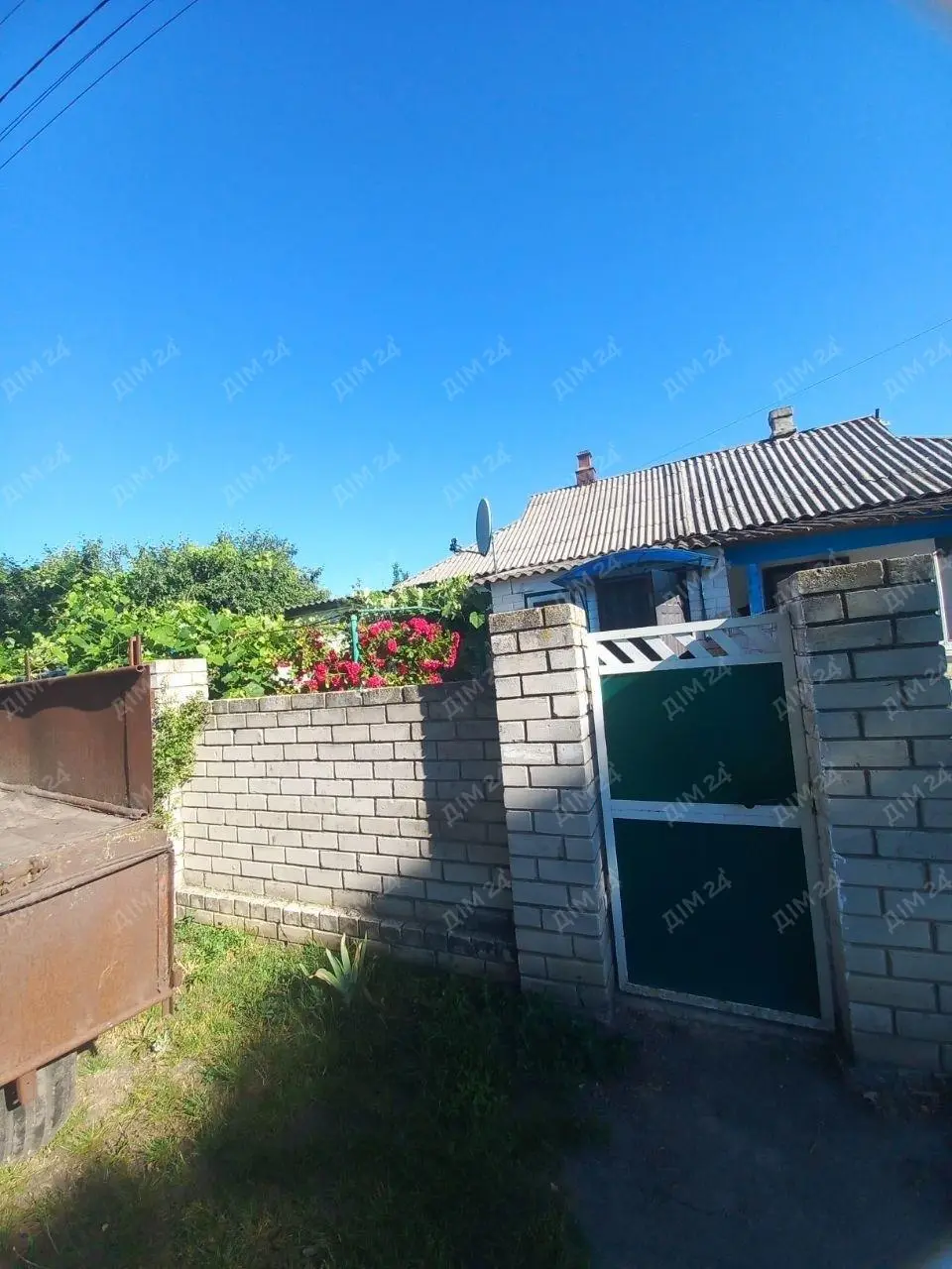 Продається затишний будинок із великою земельною ділянкою всього за 30 км від міста!