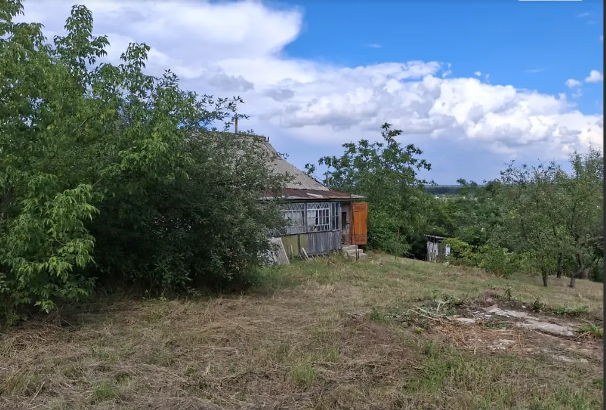 Продається ділянка у мальовничому місці під садівництво
