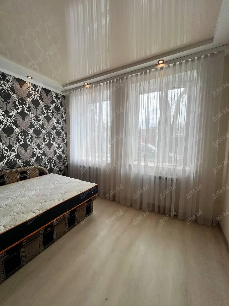 2 кімнатна з автономним опаленням в центрі міста.