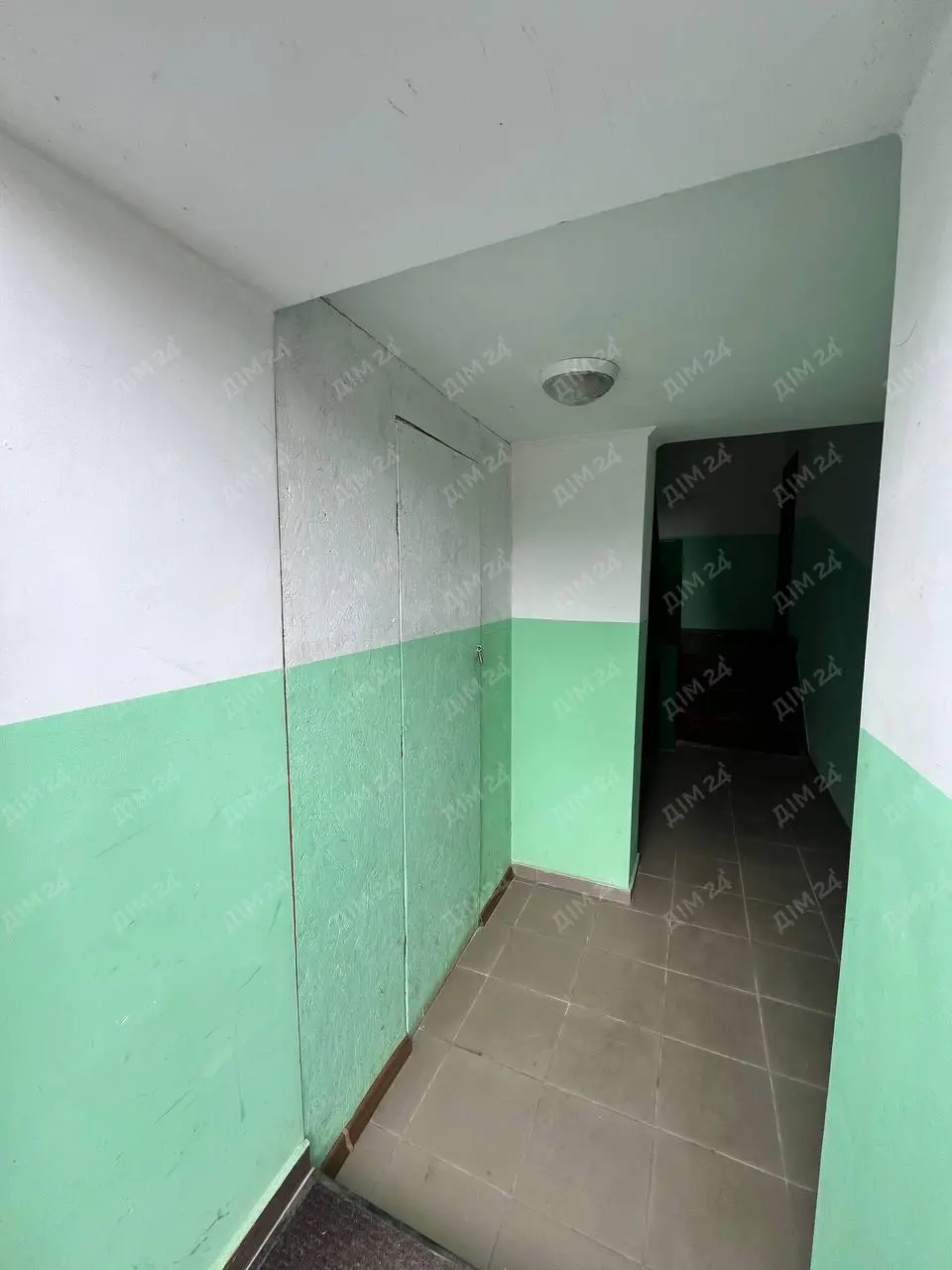 2 кімнатна з автономним опаленням в центрі міста.