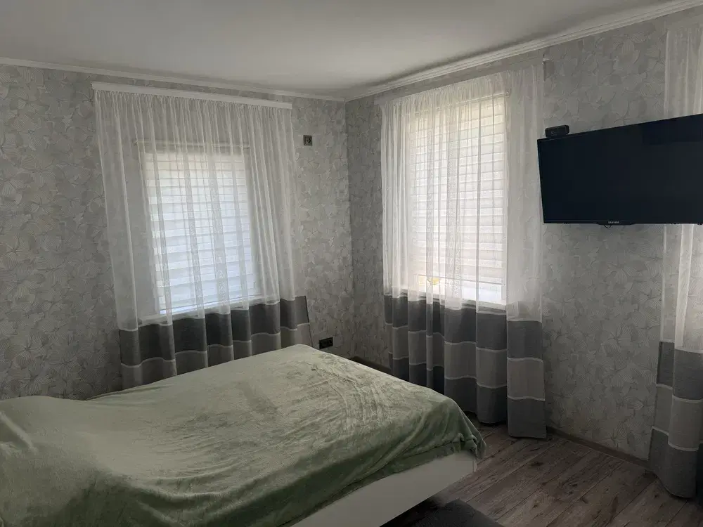 Продаж доглянутого будинку в мікрорайоні Лісок