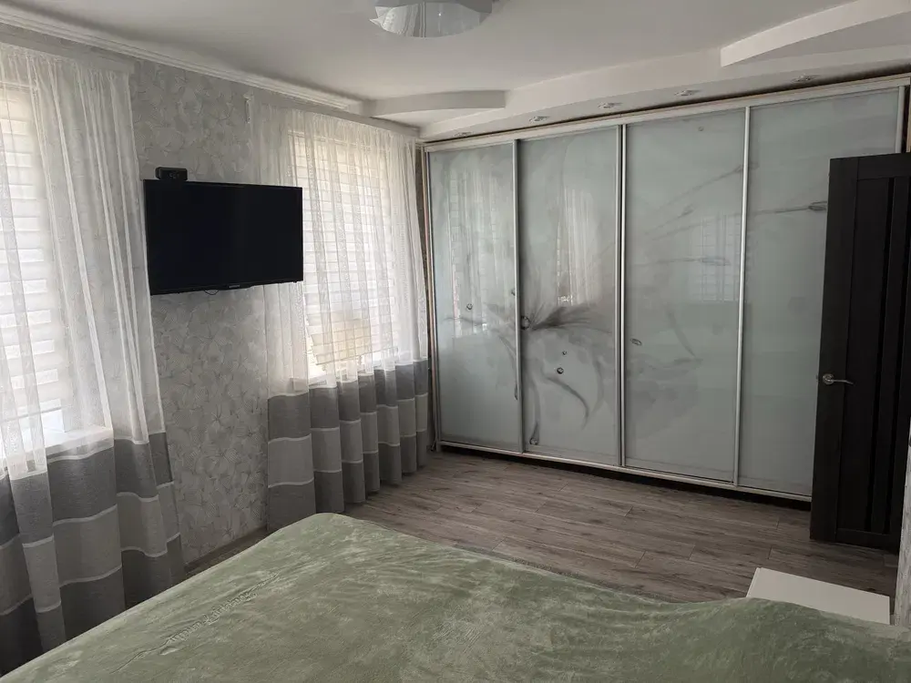 Продаж доглянутого будинку в мікрорайоні Лісок