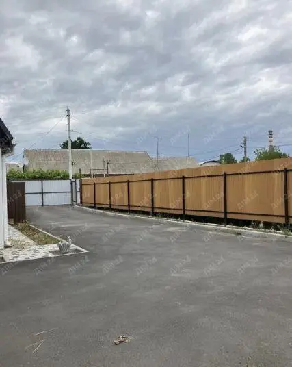 Двоповерховий будинок. Мікрорайон Юрівка. 