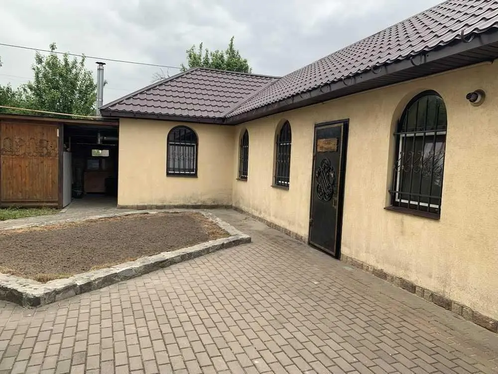 Просторий  двоповерховий будинок на Подолі