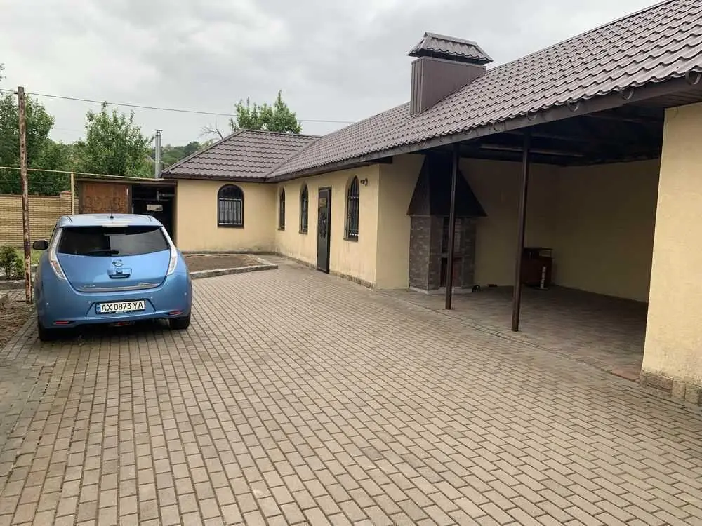 Просторий  двоповерховий будинок на Подолі