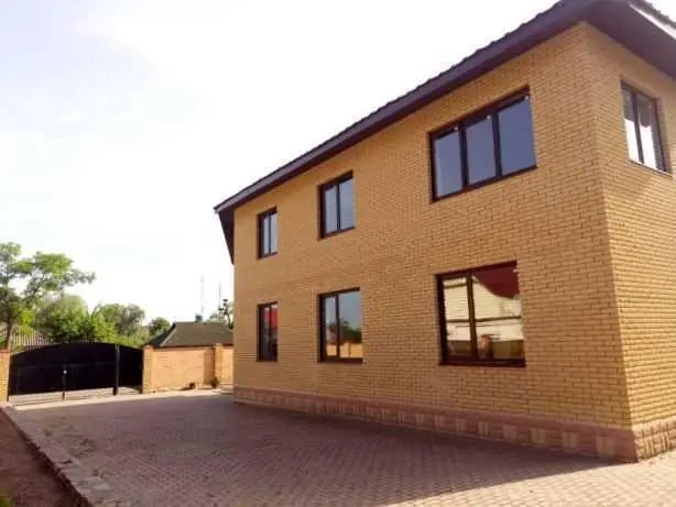 Просторий  двоповерховий будинок на Подолі