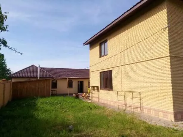 Просторий  двоповерховий будинок на Подолі