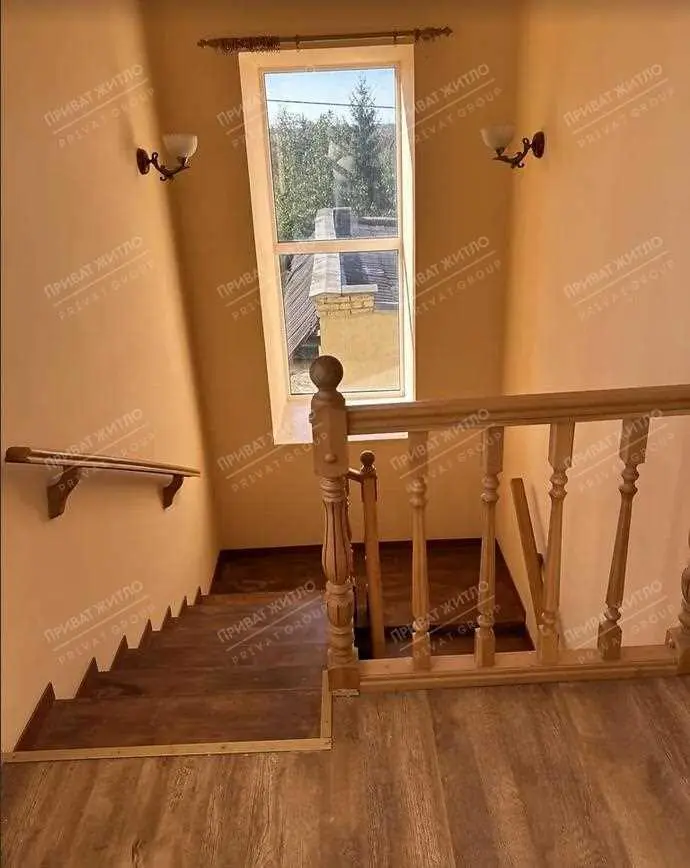 Розкішний двоповерховий цегляний будинок у с. Мильці