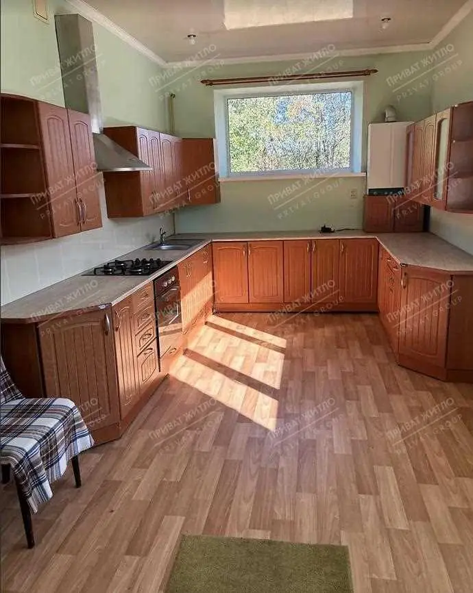 Розкішний двоповерховий цегляний будинок у с. Мильці