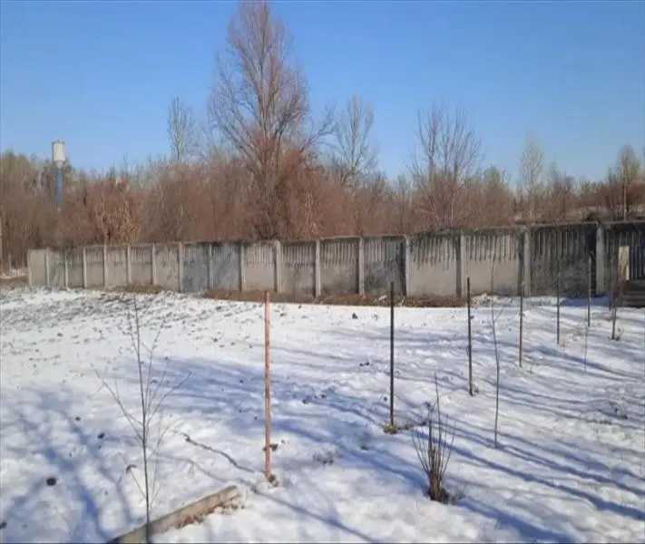 Продається велика ділянка землі у центрі Кротенок