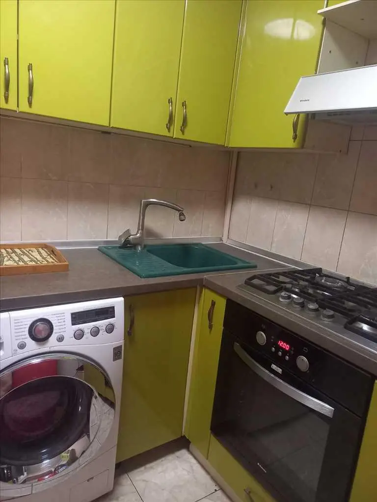 Універсальна трикімнатна квартира. 