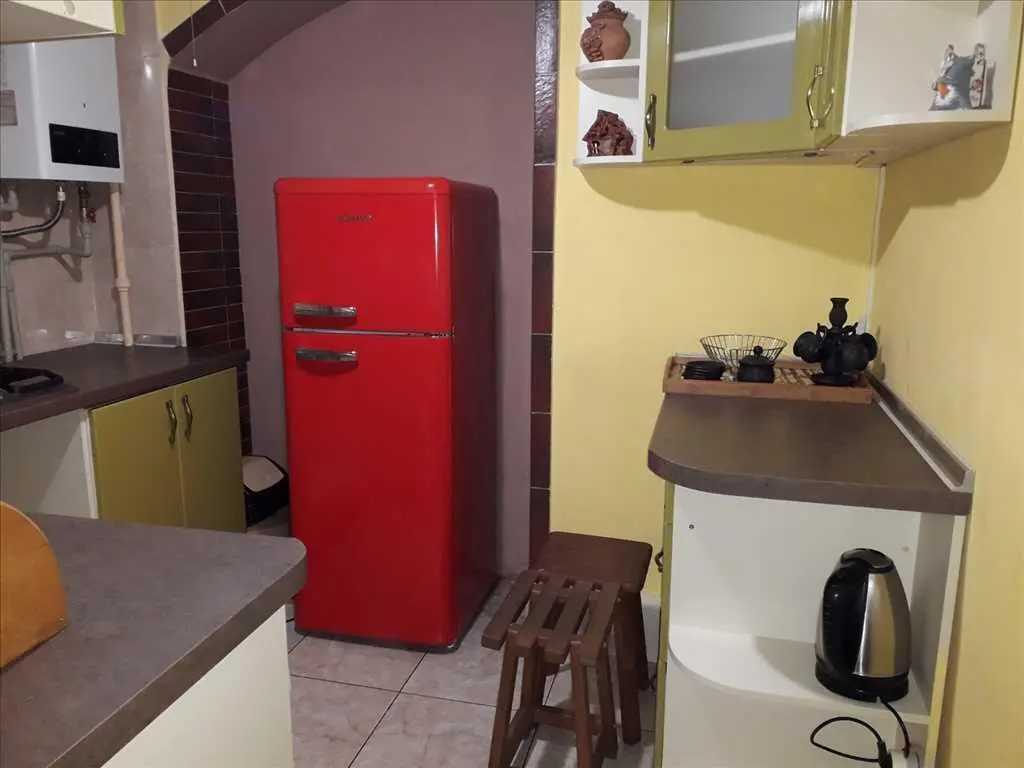 Універсальна трикімнатна квартира. 