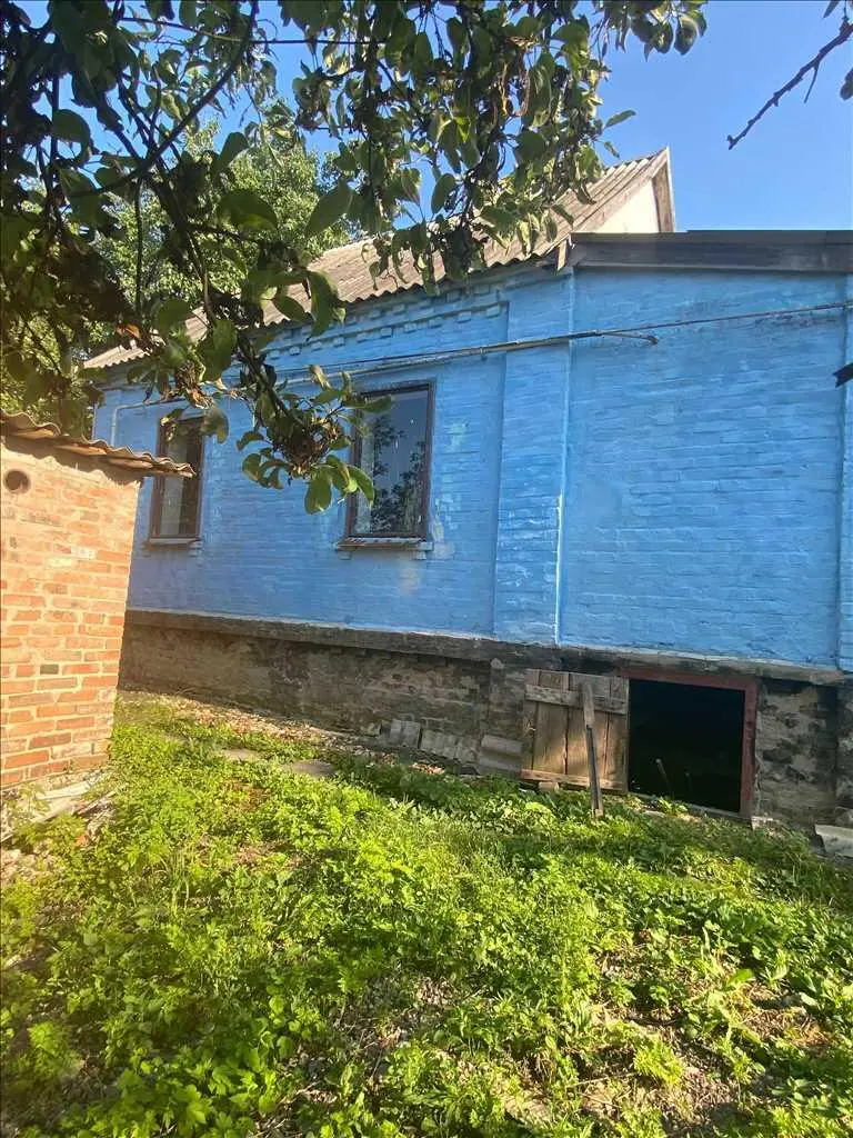 Окремий будинок у районі Очеретянки з окремим двором