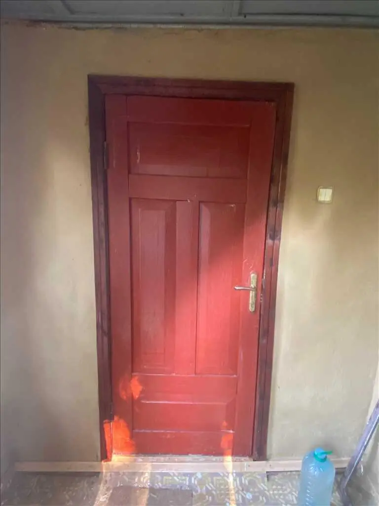 Окремий будинок у районі Очеретянки з окремим двором