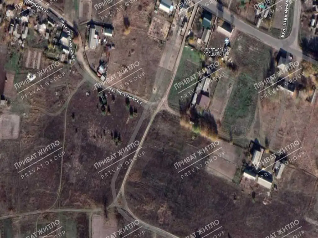 Земельна ділянка в центрі с. Микільське