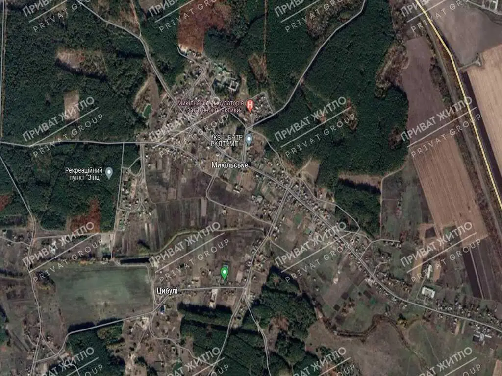 Земельна ділянка в центрі с. Микільське