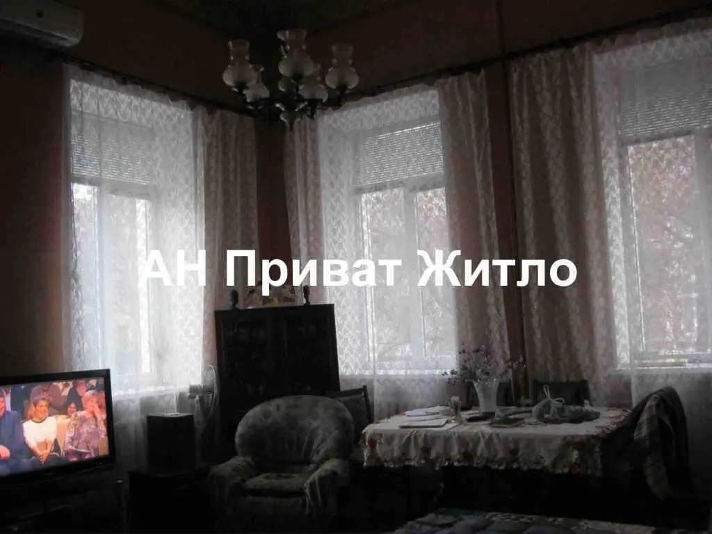 Простора 3-кімнатна квартира з видом на Корпусний парк