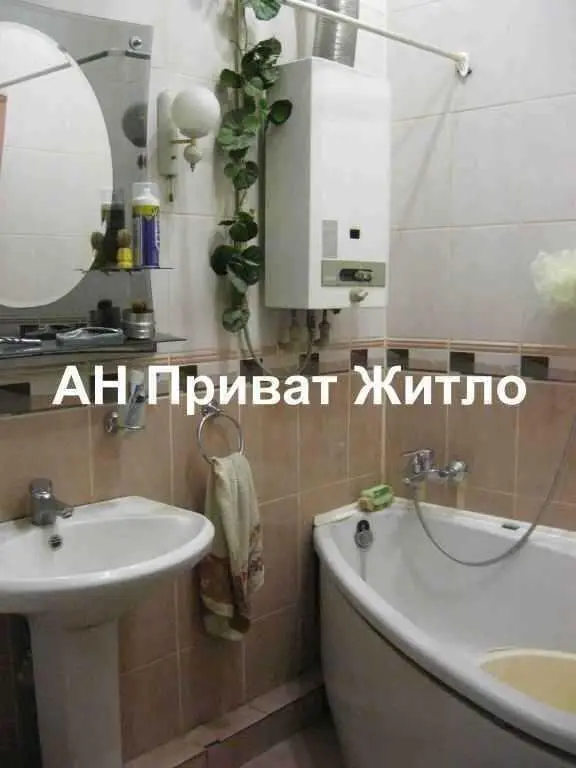 Простора 3-кімнатна квартира з видом на Корпусний парк