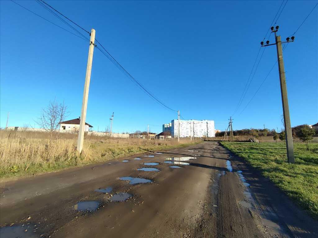 Чудова ділянка поблизу Розсошенської гімназії.